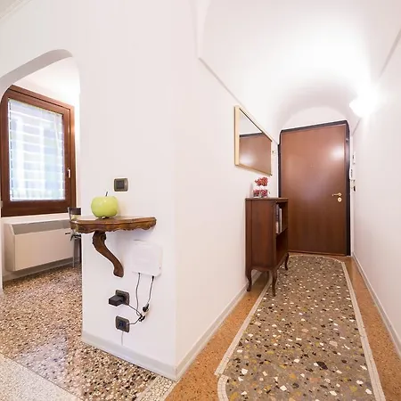 Ve.n.i.ce. Cera Degli Artisti * Venice